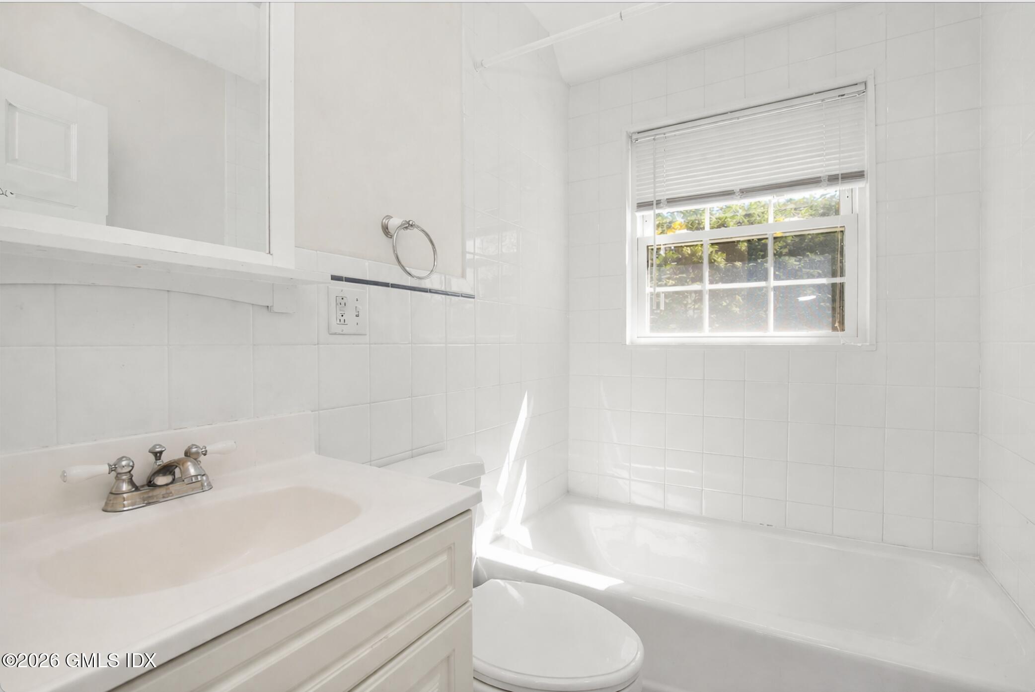 29 Coventry Lane Riverside, CT 06878 - Photo 11 of 20 a bathroom with a sink toilet and shower