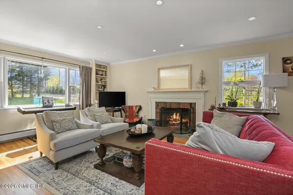 $2,100,000 | 29 Coventry Lane, Riverside, CT 06878