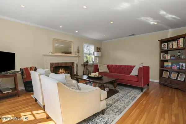 $2,100,000 | 29 Coventry Lane, Riverside, CT 06878