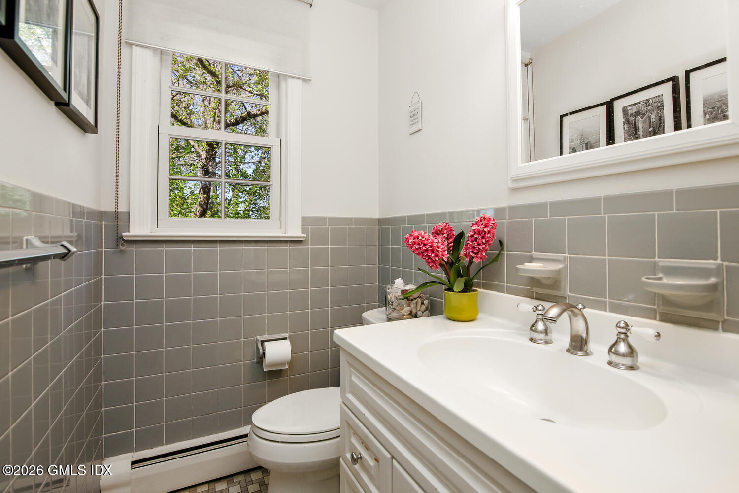 29 Coventry Lane Riverside, CT 06878 - Photo 9 of 20 a bathroom with a sink toilet and a mirror
