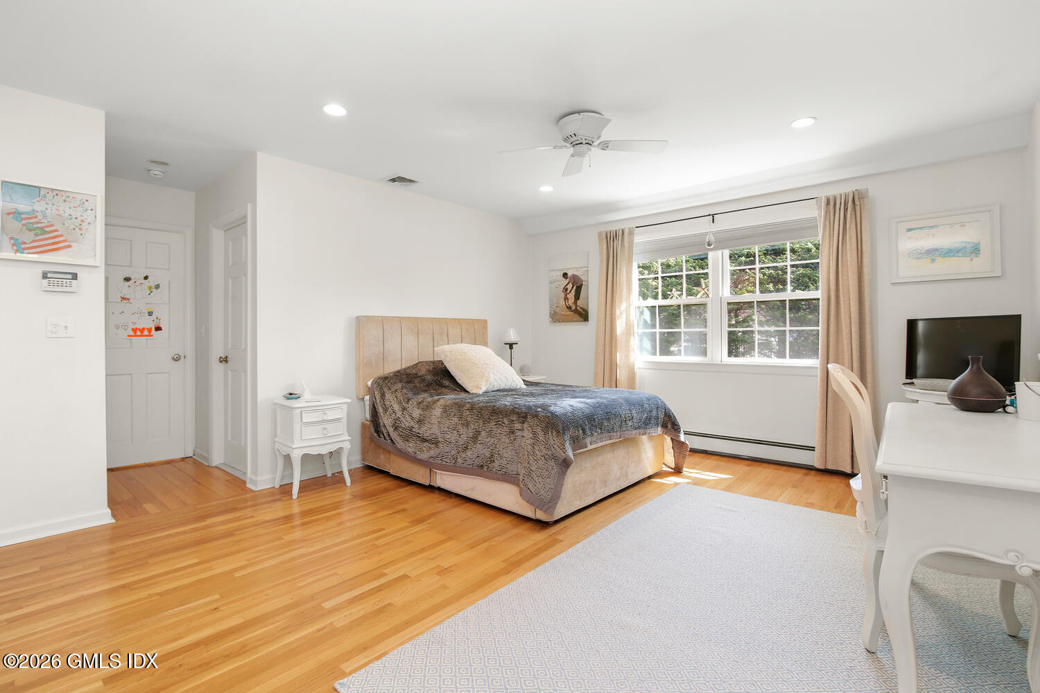 29 Coventry Lane Riverside, CT 06878 - Photo 9 of 27 29 Coventry Ln Greenwich CT-large-027-03