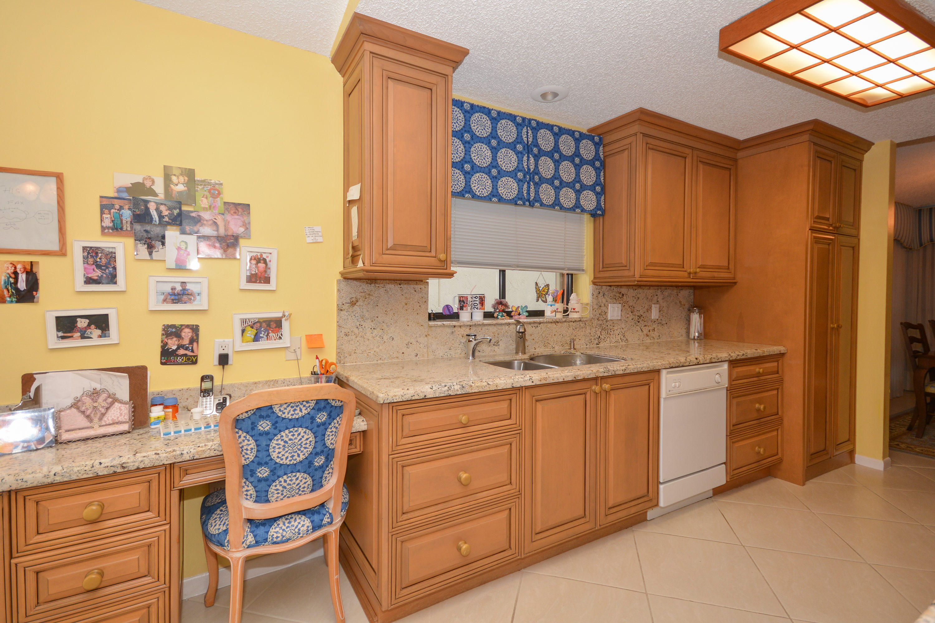 11073 Cloverleaf Circle Boca Raton, FL 33428 - Photo 20 of 27 KITCHEN