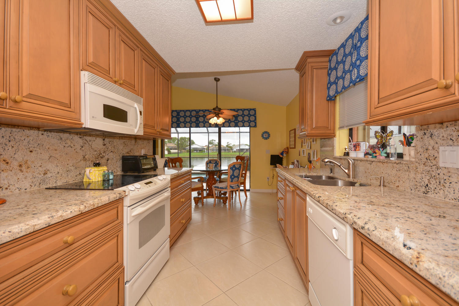 11073 Cloverleaf Circle Boca Raton, FL 33428 - Photo 2 of 27 GRANITE KITCHEN