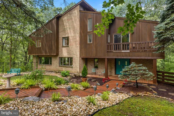 $995,000 | 3385 Woodbridge Circle, Bethlehem, PA 18017