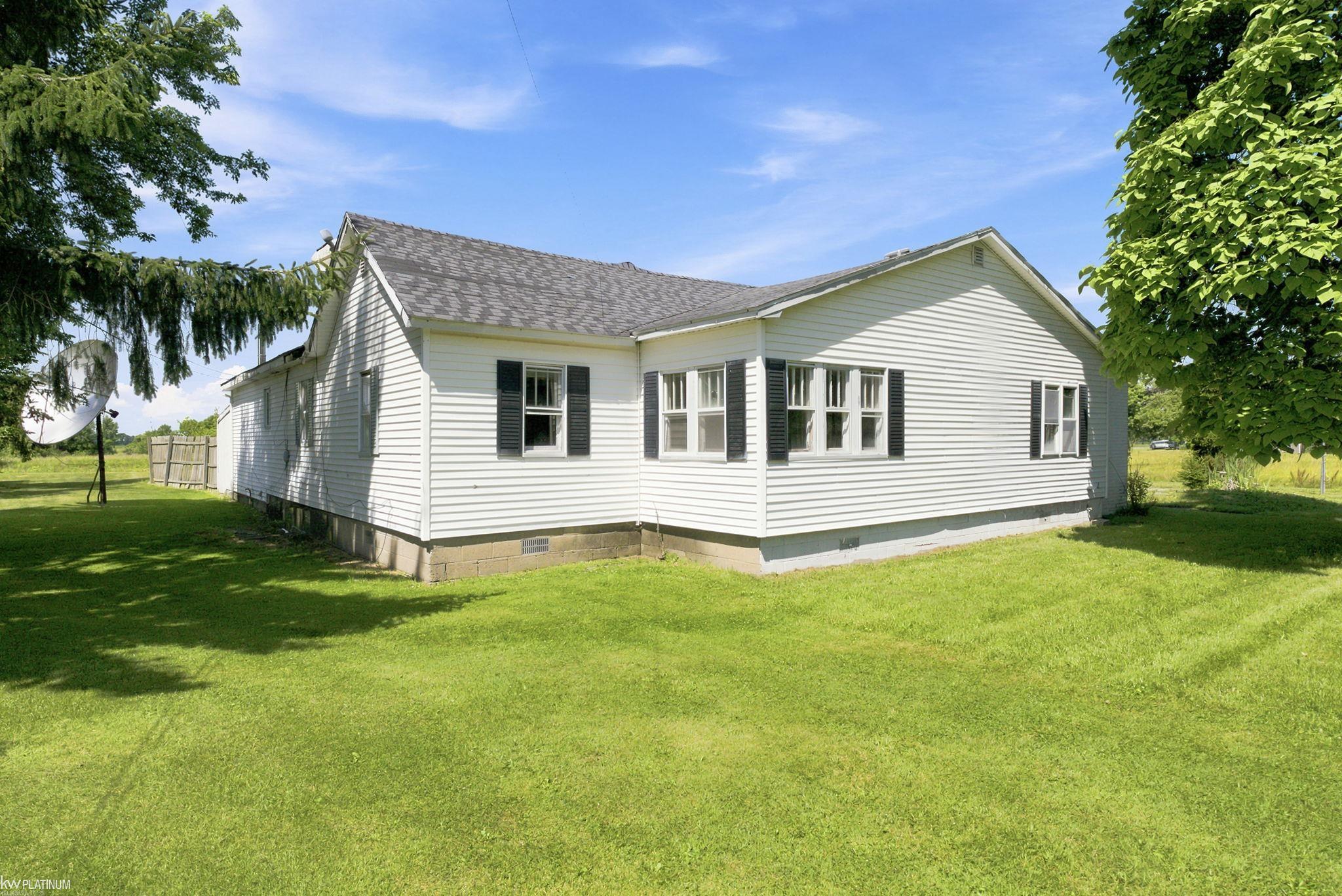 6098 Burtch Road Jeddo, MI 48032 - Photo 2 of 24