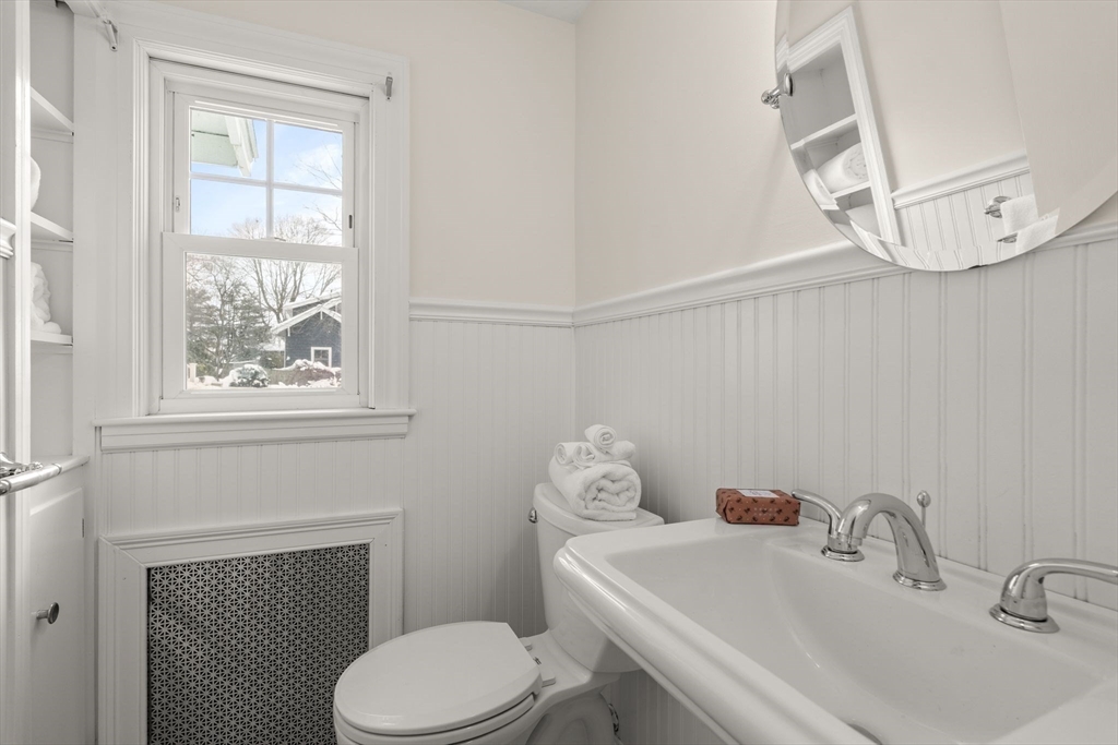 35 Maple Road Melrose, MA 02176 - Photo 13 of 31