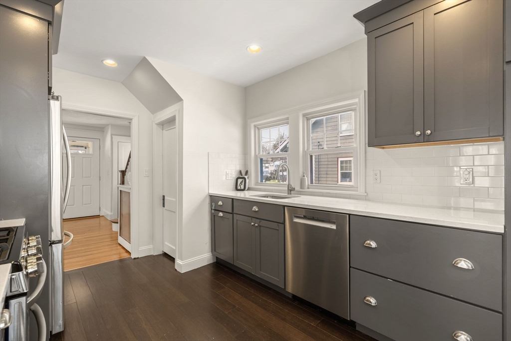 35 Maple Road Melrose, MA 02176 - Photo 9 of 31