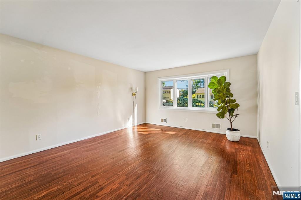 158 Morningside Road Paramus, NJ 07652 - Photo 4 of 31