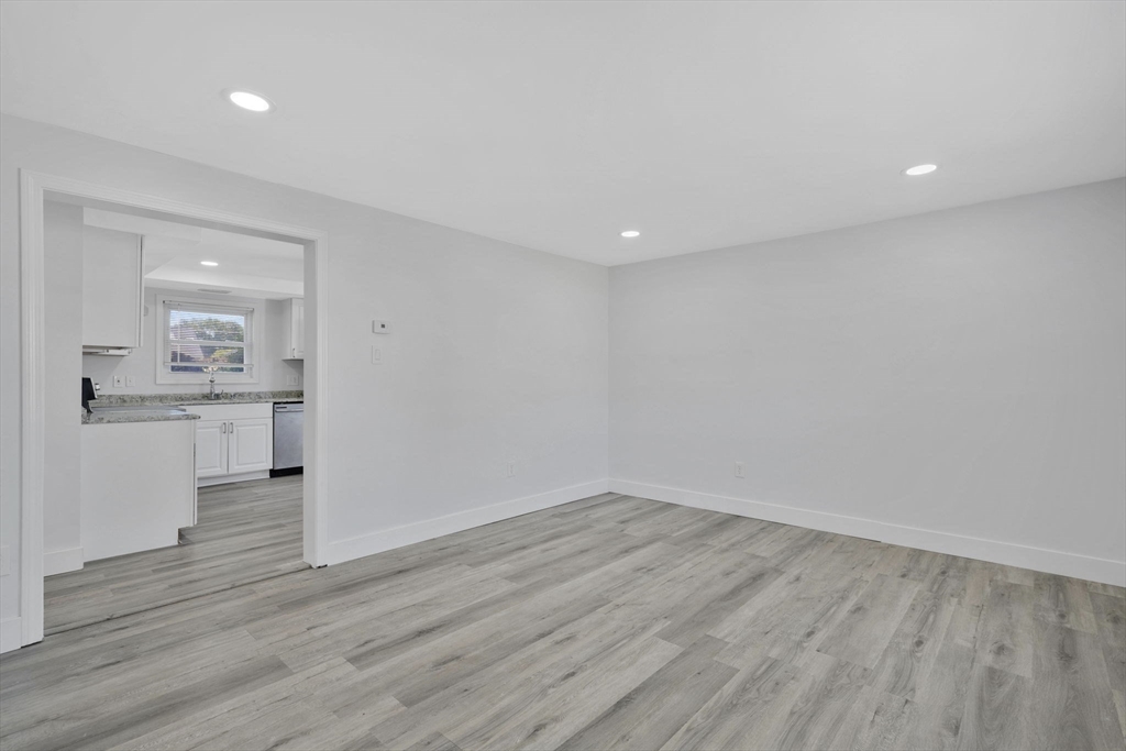 217 Mazarin Street Springfield, MA 01151 - Photo 16 of 33