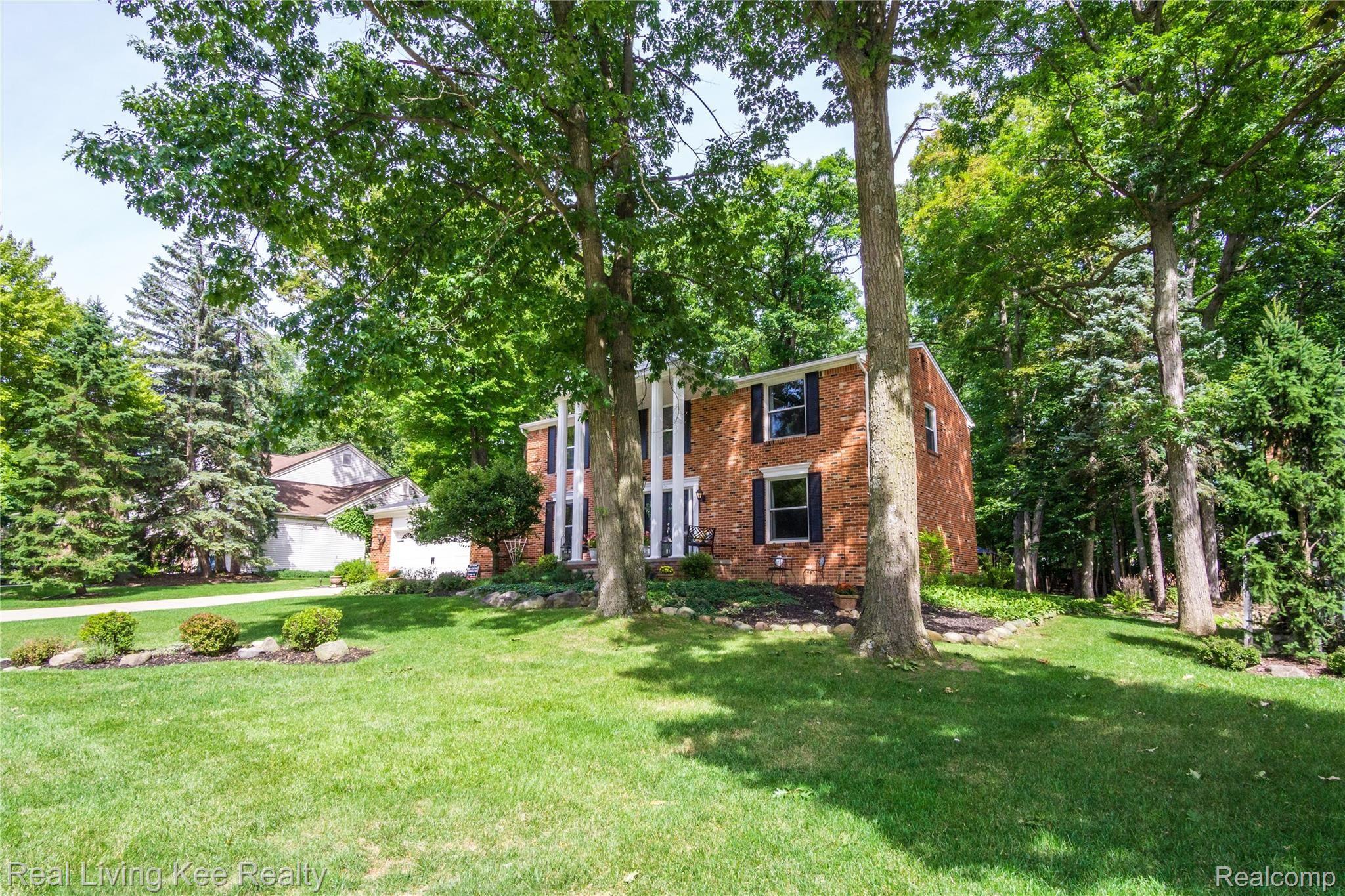 1635 North Kilburn Road Rochester, MI 48306 - Photo 5 of 62 Exteriors (4 of 16).jpg