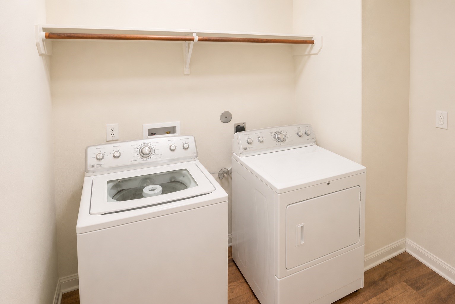 9427 Ruby Mist Drive Rosharon, TX 77583 - Photo 28 of 30 Utility Room