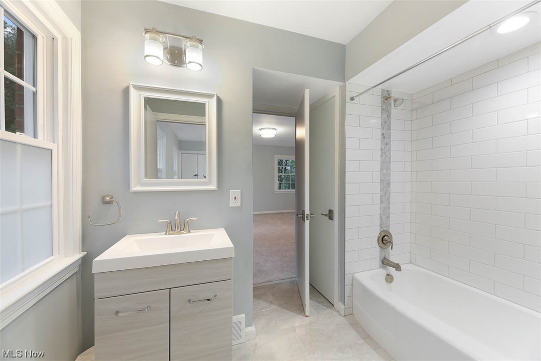 2905 Paxton Road Cleveland, OH 44120 - Photo 24 of 35 2nd Floor Full Bath