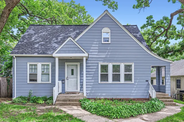 $2,695 | 3805 France Avenue South, Unit 2, Minneapolis, MN 55416