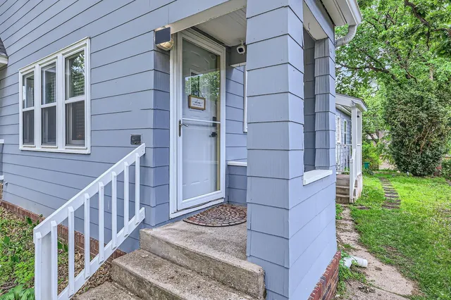 $2,695 | 3805 France Avenue South, Unit 2, Minneapolis, MN 55416