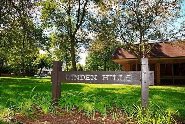 $2,695 | 3805 France Avenue South, Unit 2, Minneapolis, MN 55416