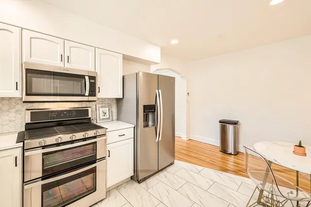 $2,695 | 3805 France Avenue South, Unit 2, Minneapolis, MN 55416