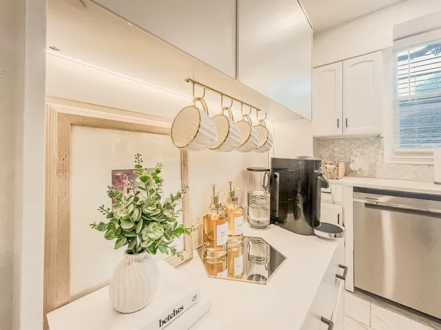 $2,695 | 3805 France Avenue South, Unit 2, Minneapolis, MN 55416