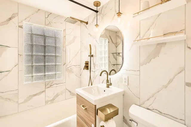 $2,695 | 3805 France Avenue South, Unit 2, Minneapolis, MN 55416