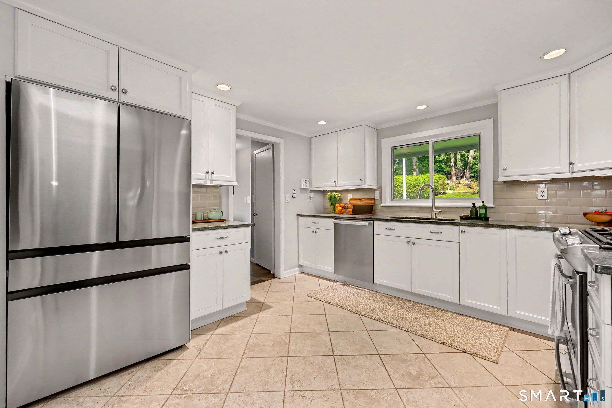 211 High Meadow Road Fairfield, CT 06890 - Photo 12 of 34