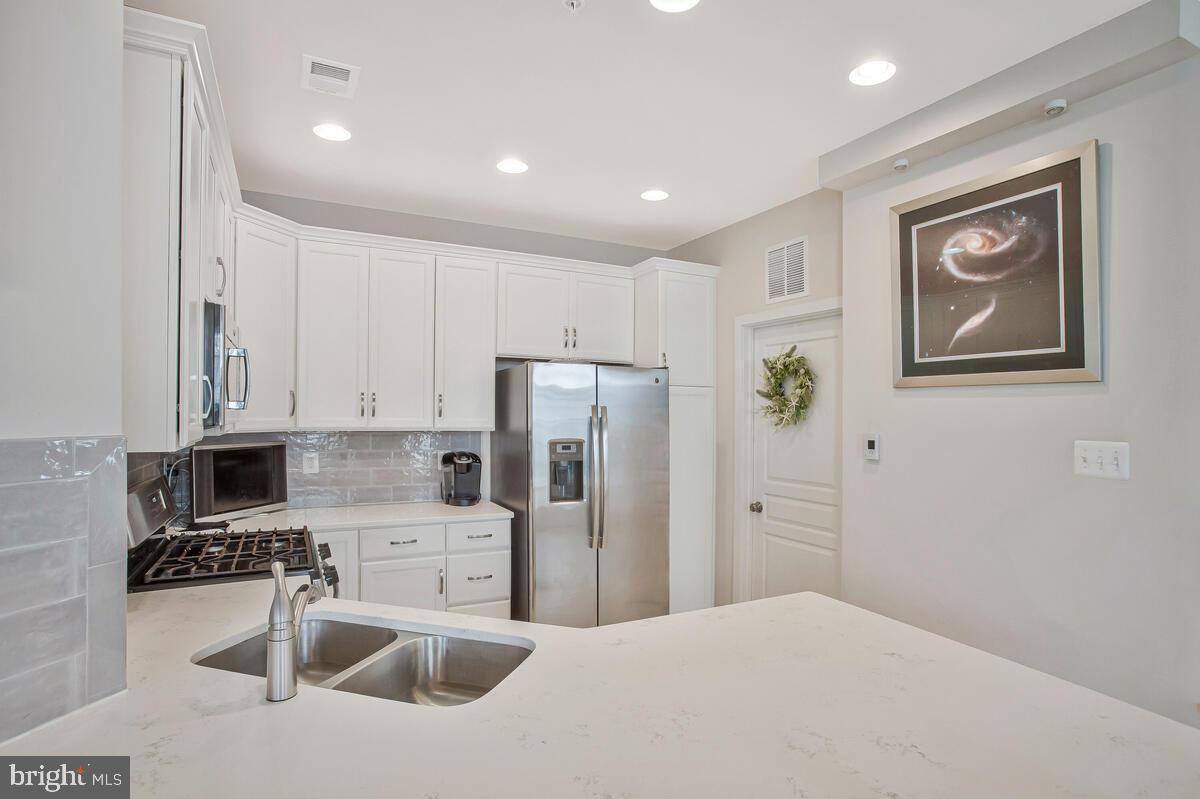 2834 Dragon Fly Way Odenton, MD 21113 - Photo 7 of 35 Kitchen