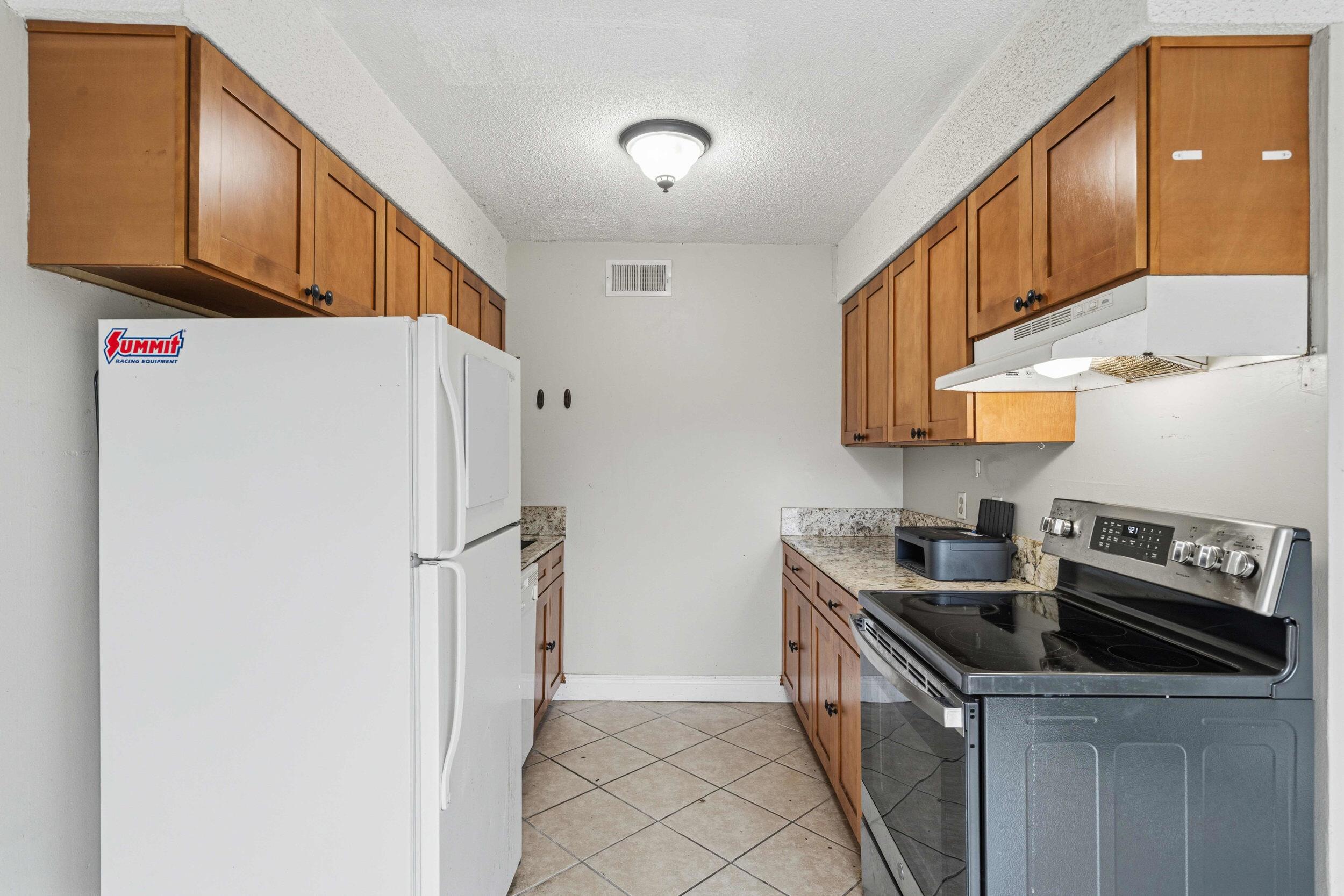 210 Pelham Road, Unit 215C Fort Walton Beach, FL 32547 - Photo 8 of 24 Kitchen