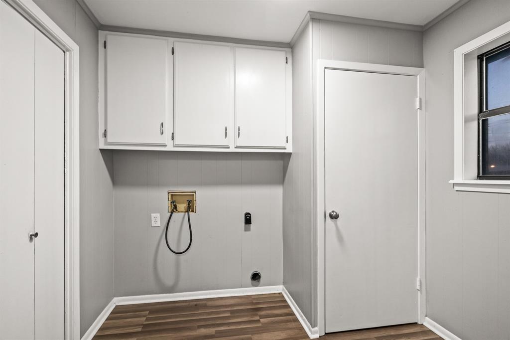 231 Quitman Street Pittsburg, TX 75686 - Photo 27 of 32 a bathroom with a shower