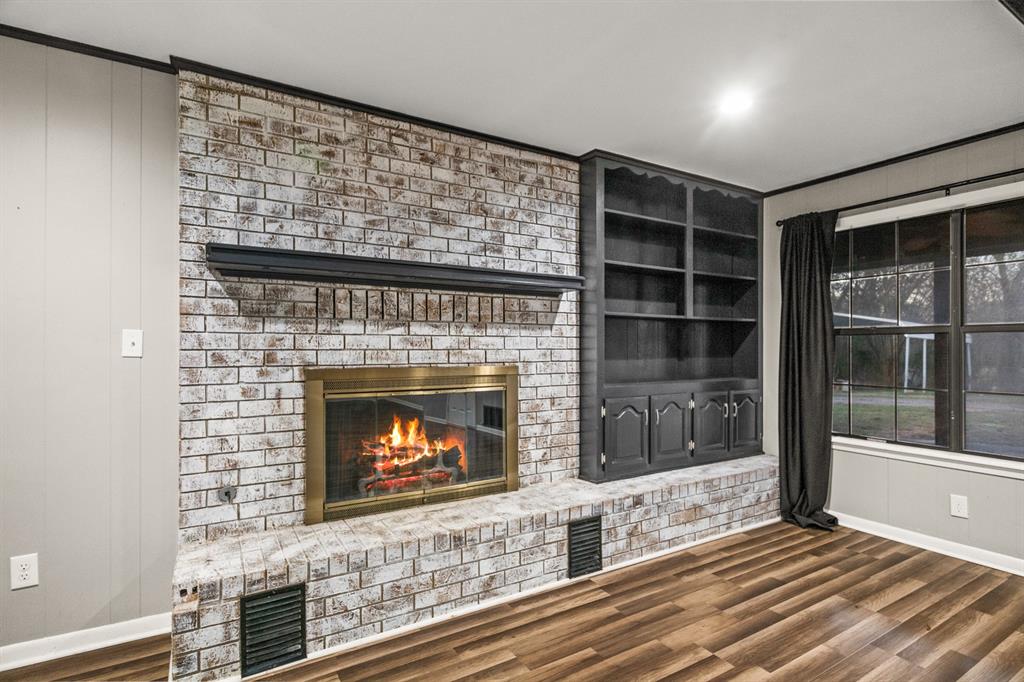 231 Quitman Street Pittsburg, TX 75686 - Photo 7 of 32 a living room with a fireplace