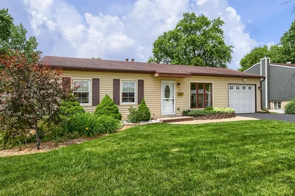 $330,000 | 714 Sunset Circle, Streamwood, IL 60107