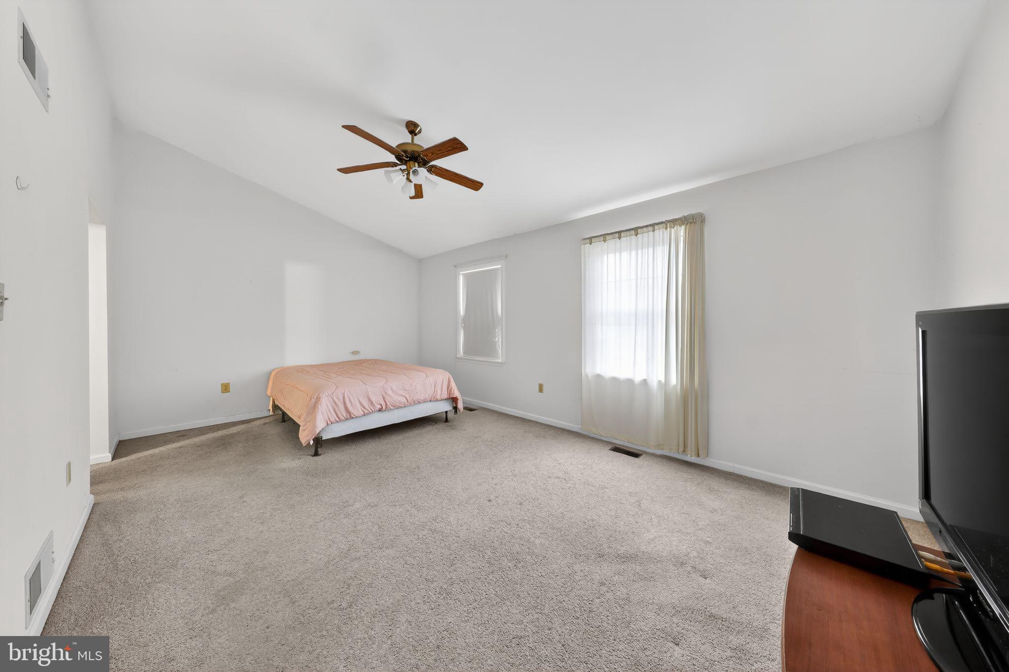 309 Goldsmith Lane Newark, DE 19702 - Photo 9 of 15