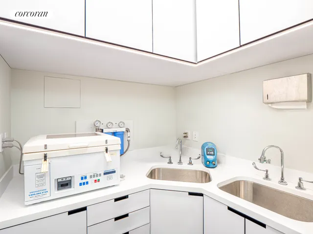 $2,495,000 | 64 West 36th Street, Unit 5C | Midtown South