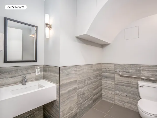 $2,495,000 | 64 West 36th Street, Unit 5C | Midtown South