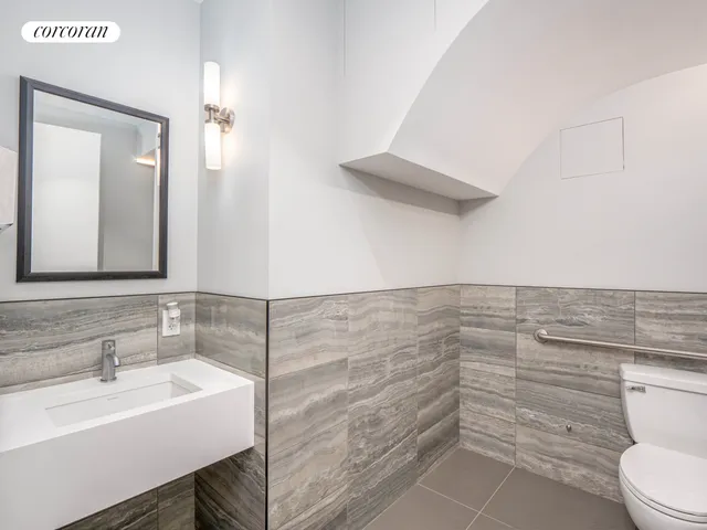 $2,495,000 | 64 West 36th Street, Unit 5C | Midtown South