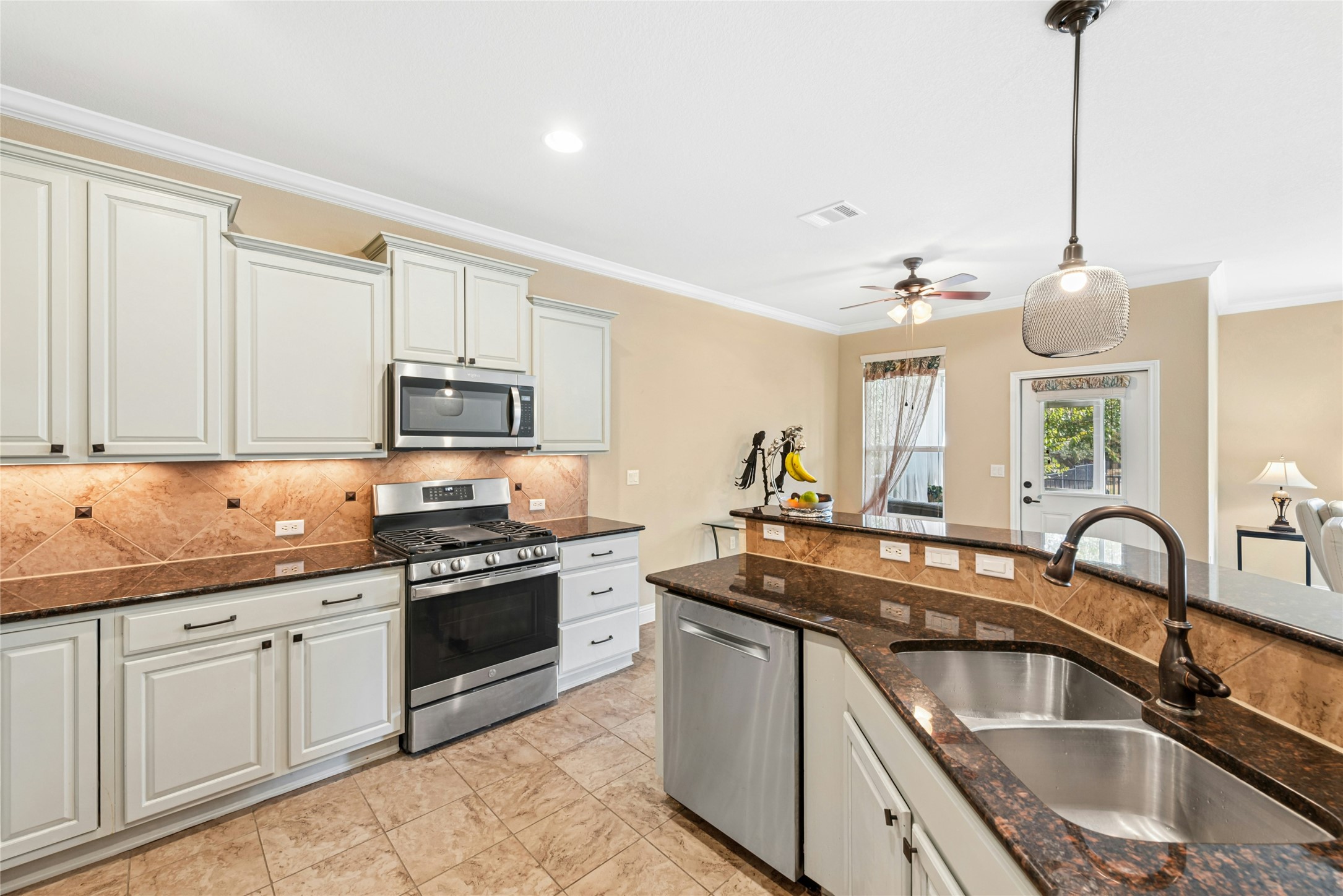 102 Trinity Lane Georgetown, TX 78633 - Photo 13 of 40 Kitchen