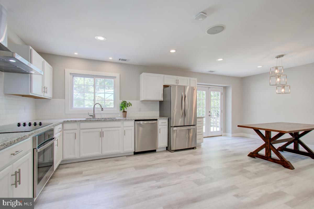 116 Hamilton Road Sterling, VA 20165 - Photo 11 of 44 Updated kitchen / Dining