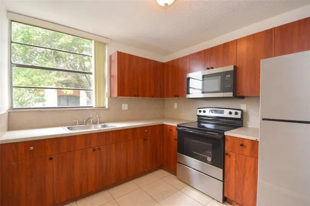 $2,000 | 1790 Northwest 55th Avenue, Unit 202, Lauderhill, FL 33313