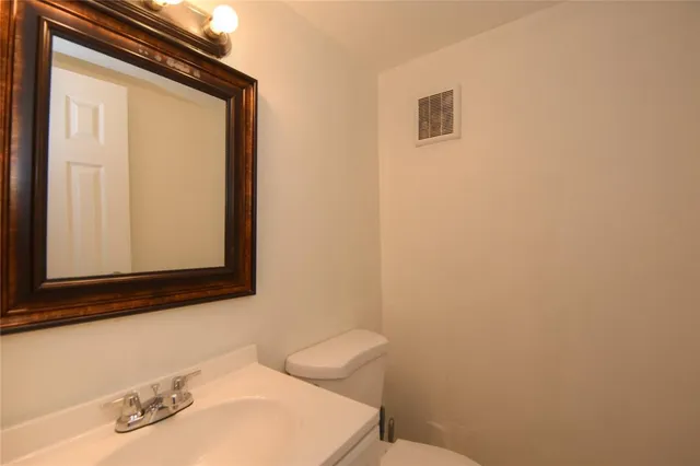 $2,000 | 1790 Northwest 55th Avenue, Unit 202, Lauderhill, FL 33313