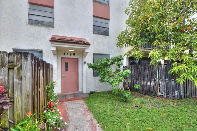 $2,000 | 1790 Northwest 55th Avenue, Unit 202, Lauderhill, FL 33313