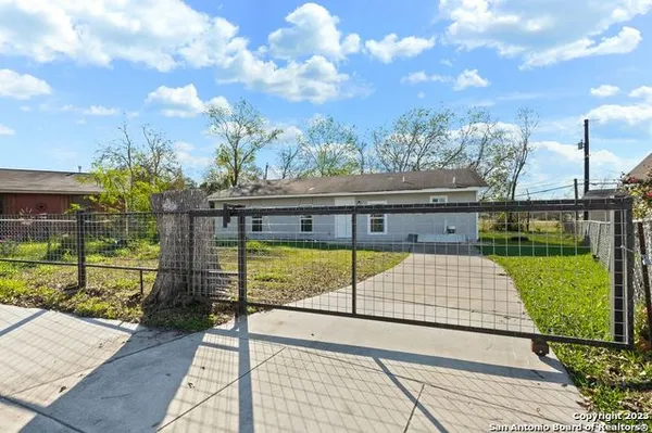 $1,400 | 3222 Pine Hollow, San Antonio, TX 78211