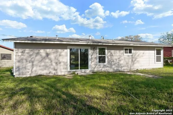 $1,400 | 3222 Pine Hollow, San Antonio, TX 78211