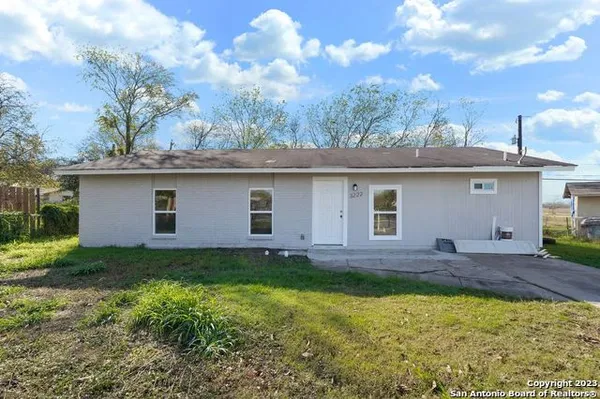 $1,400 | 3222 Pine Hollow, San Antonio, TX 78211