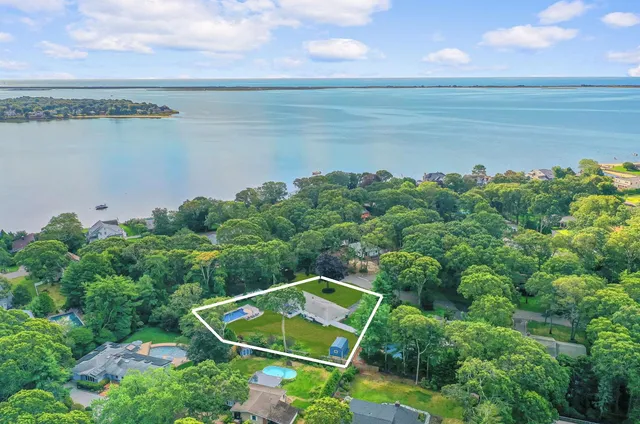 a view of a tennis court