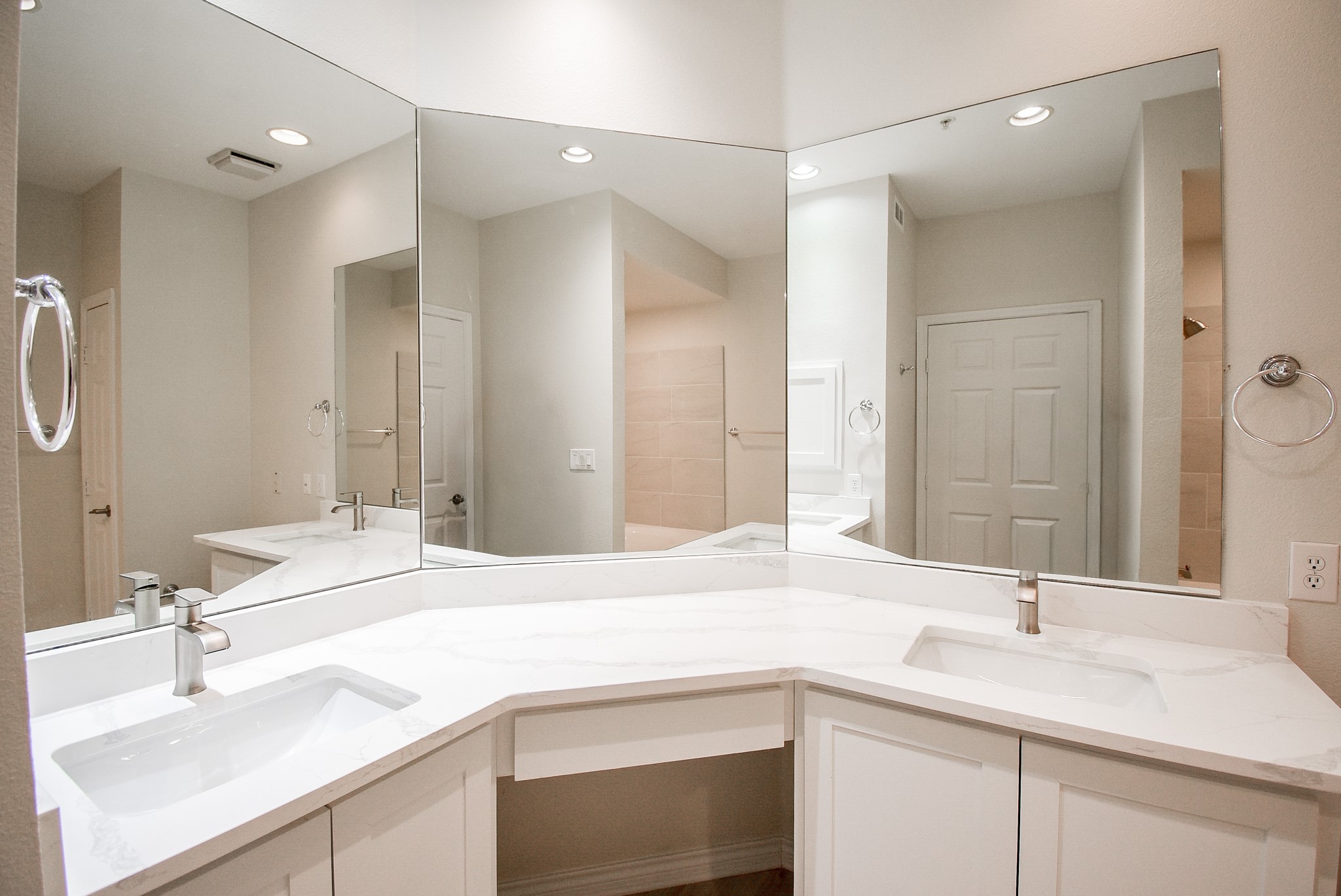 2400 McCue Road, Unit 357 Houston, TX 77056 - Photo 13 of 35