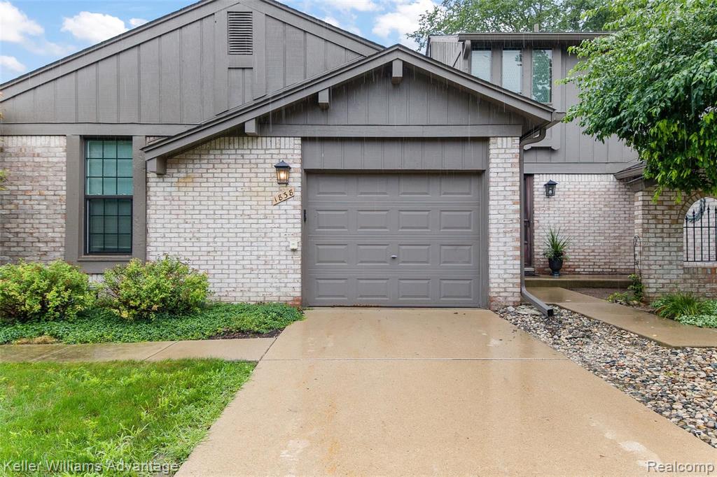 1838 Streamedge Court Rochester Hills, MI 48309 - Photo 4 of 18