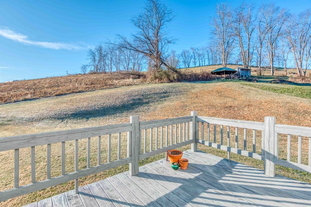 101 Riley Drive Chilhowie, VA 24319 - Photo 15 of 29 Gallery Image 15