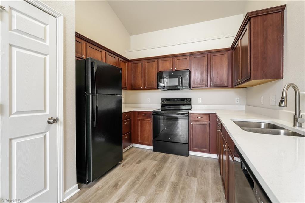 1137 Hawick Drive High Point, NC 27262 - Photo 7 of 17