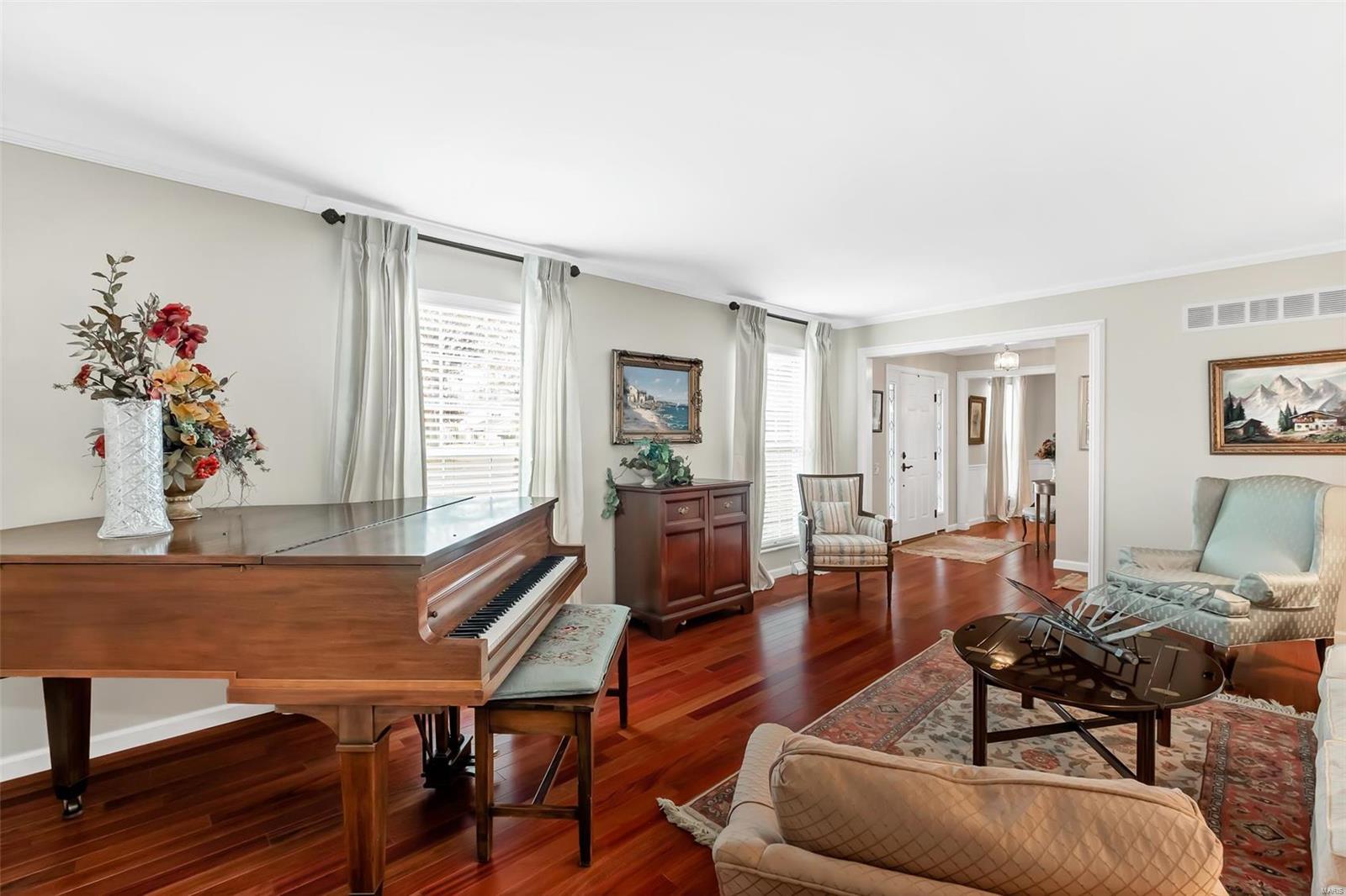 831 Bergquist Drive Ballwin, MO 63011 - Photo 4 of 45