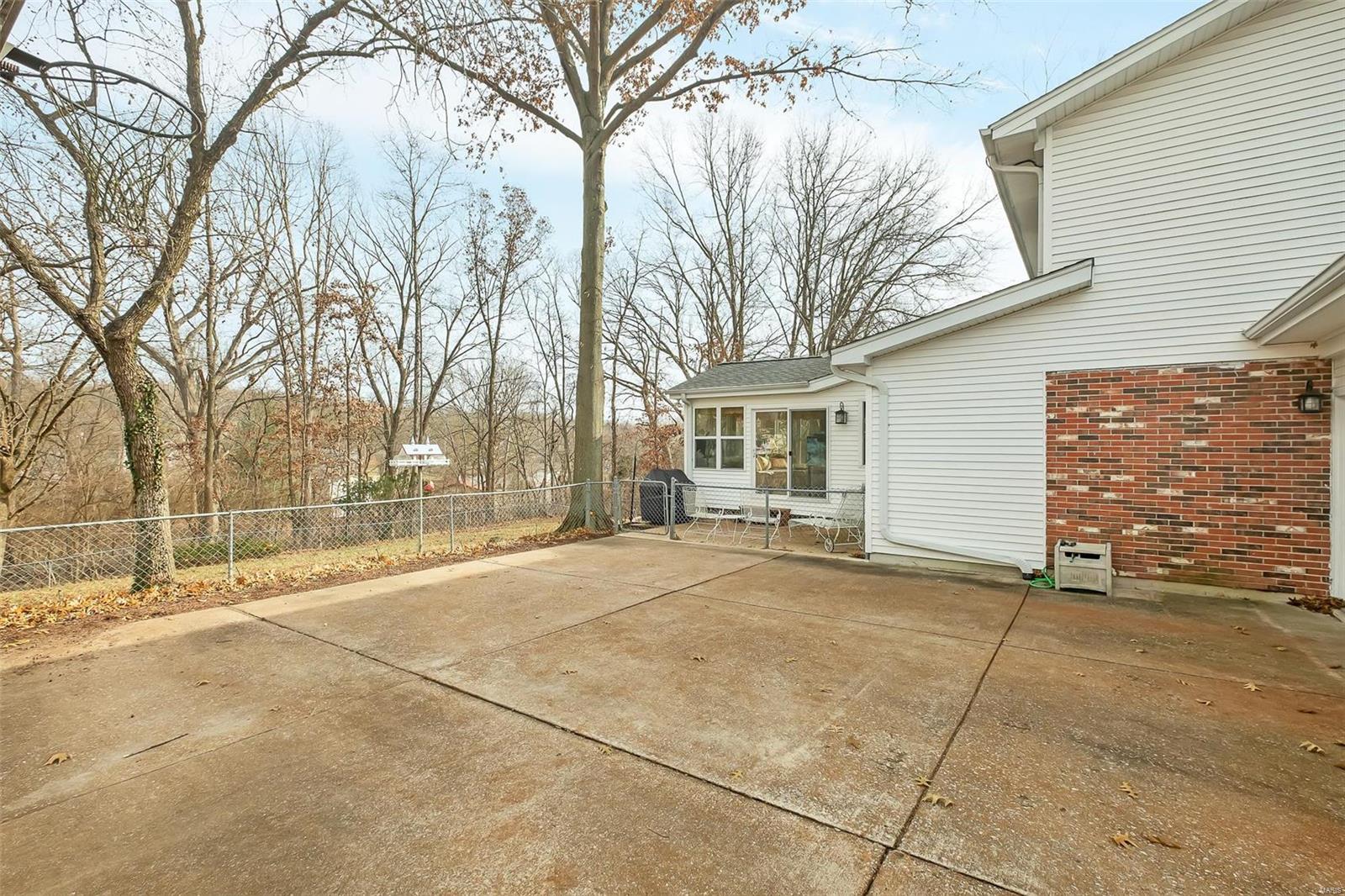 831 Bergquist Drive Ballwin, MO 63011 - Photo 38 of 45