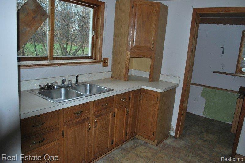 523 Helen Street Inkster, MI 48141 - Photo 9 of 25 Kitchen