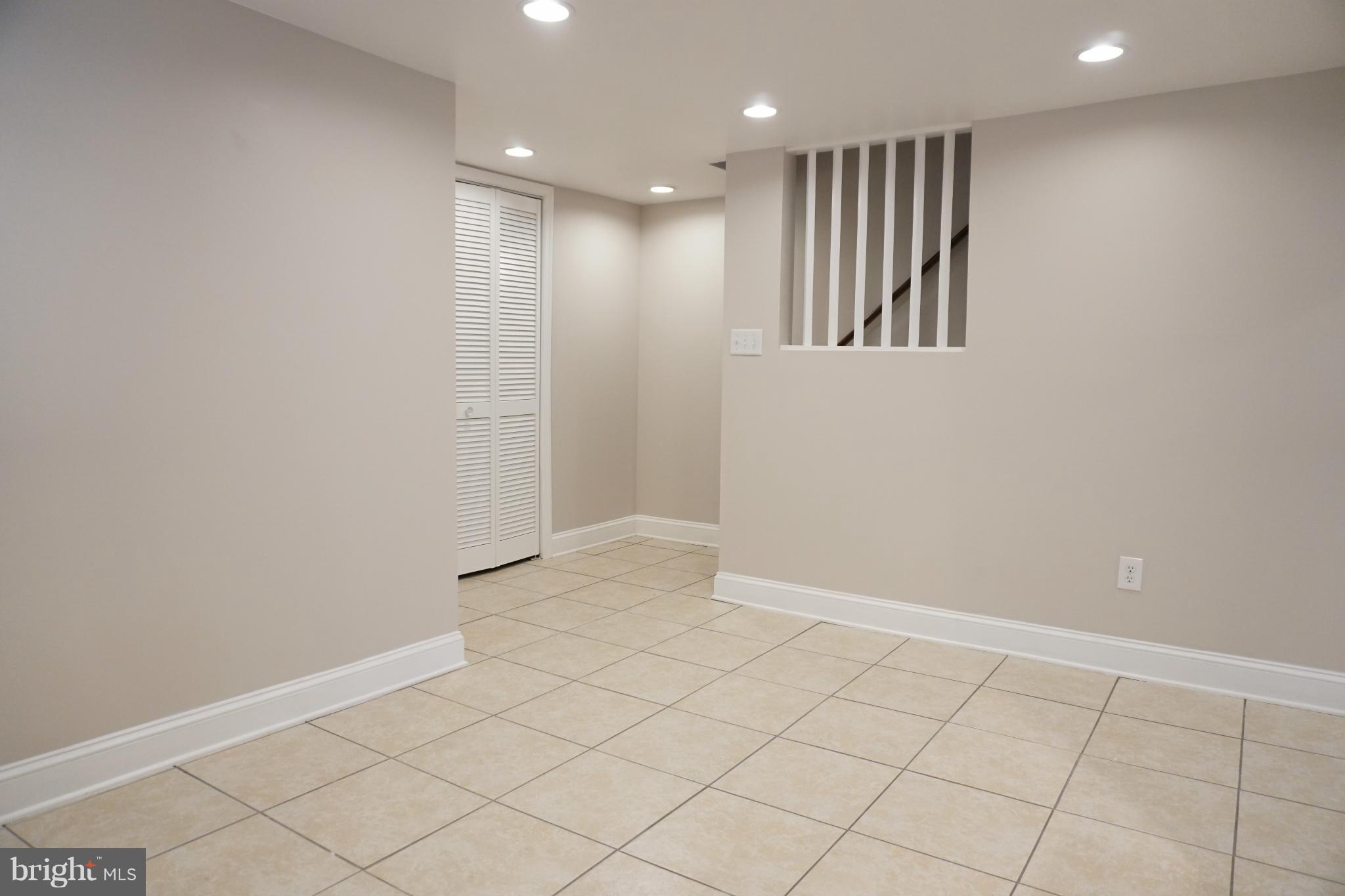 901 Wicklow Road Baltimore, MD 21229 - Photo 14 of 29 a view of an empty room