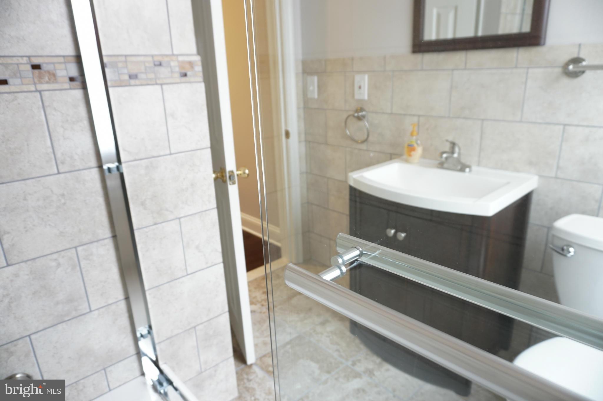 901 Wicklow Road Baltimore, MD 21229 - Photo 21 of 29 a bathroom with a sink and mirror